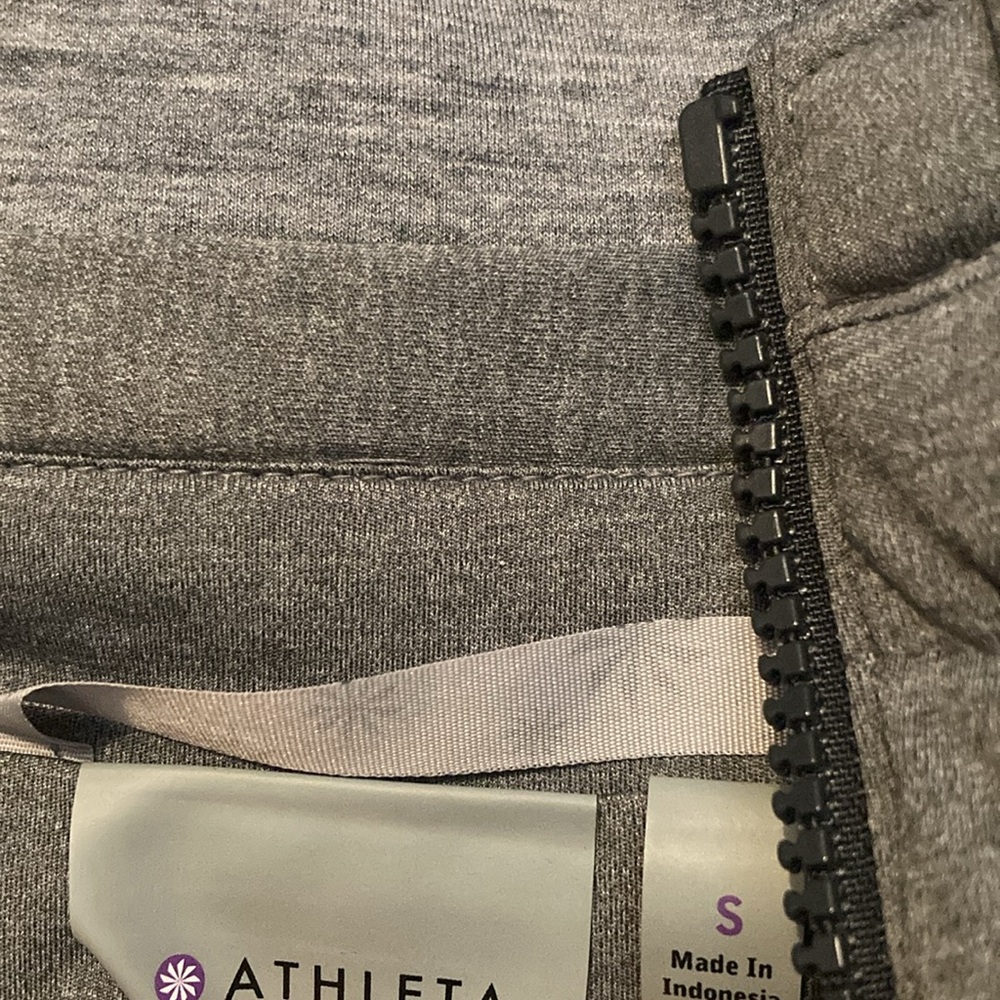 Athleta Seeker Vest Puffer Hooded Gray - Picture 2 of 4